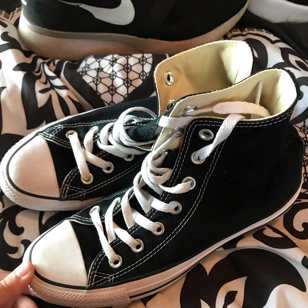 black converse shoes